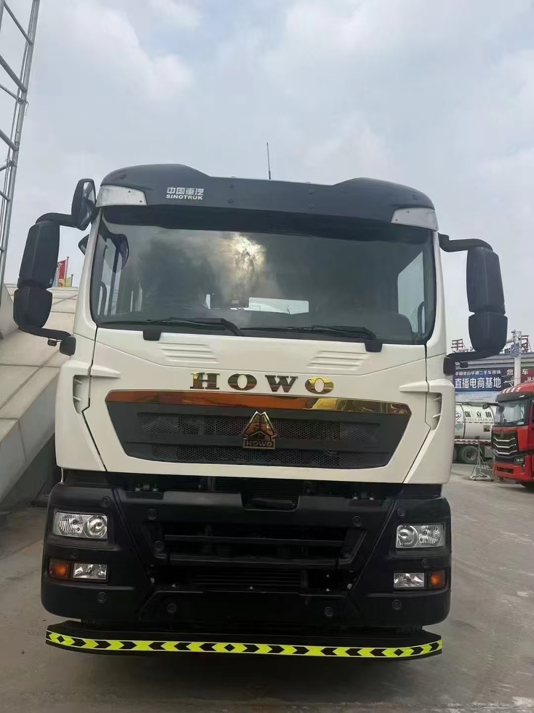 HOWO TX; basic mixer truck chassis; front axle to middle axle 4.9m, frame 6.6m, middle axle to rear axle 1.35m, middle axle to rear 2.7m